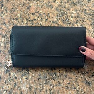 Black clutch